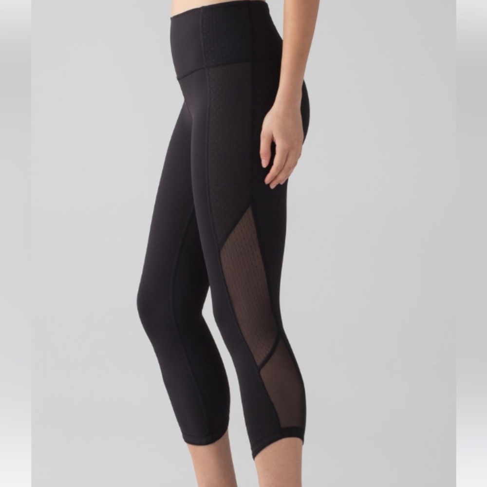 Lululemon body con crop black legging size 4